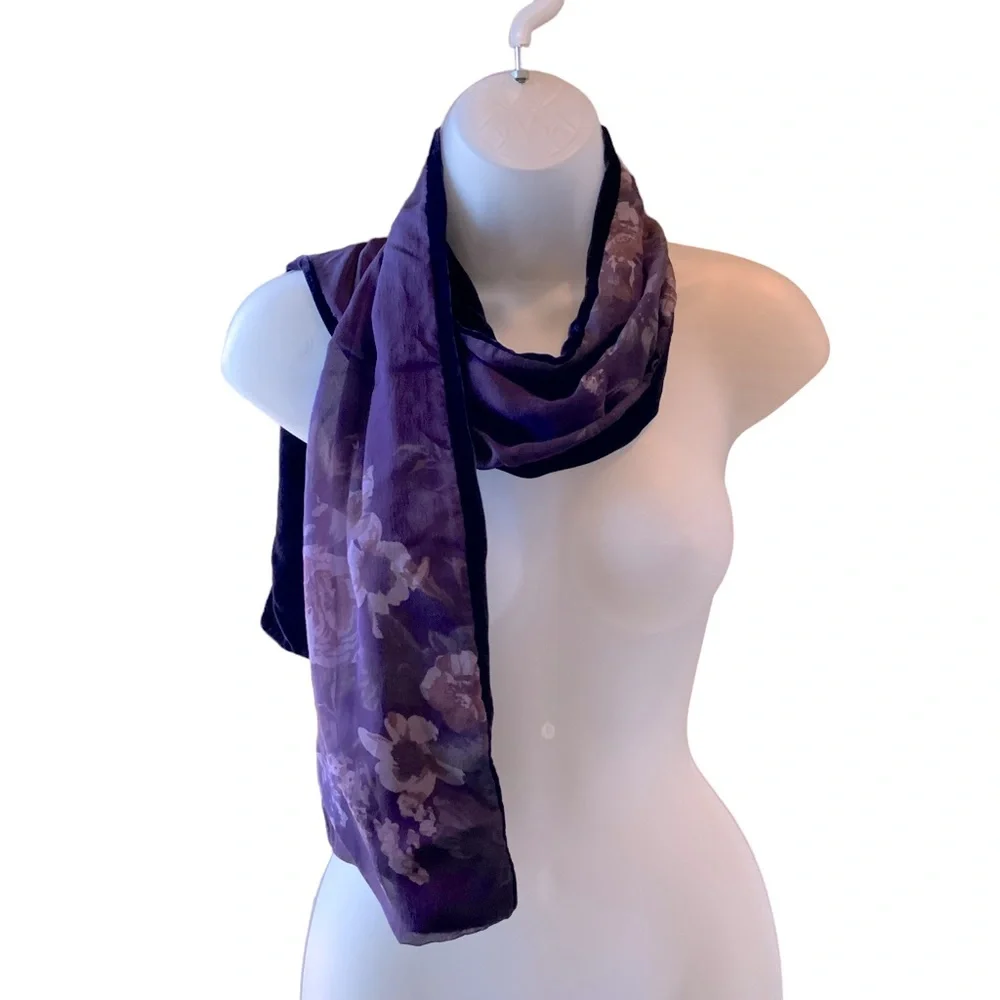 Bloomingdale’s Silk Blend Scarf  Purple Floral With Velvet Underside Reversible - Picture 6 of 10